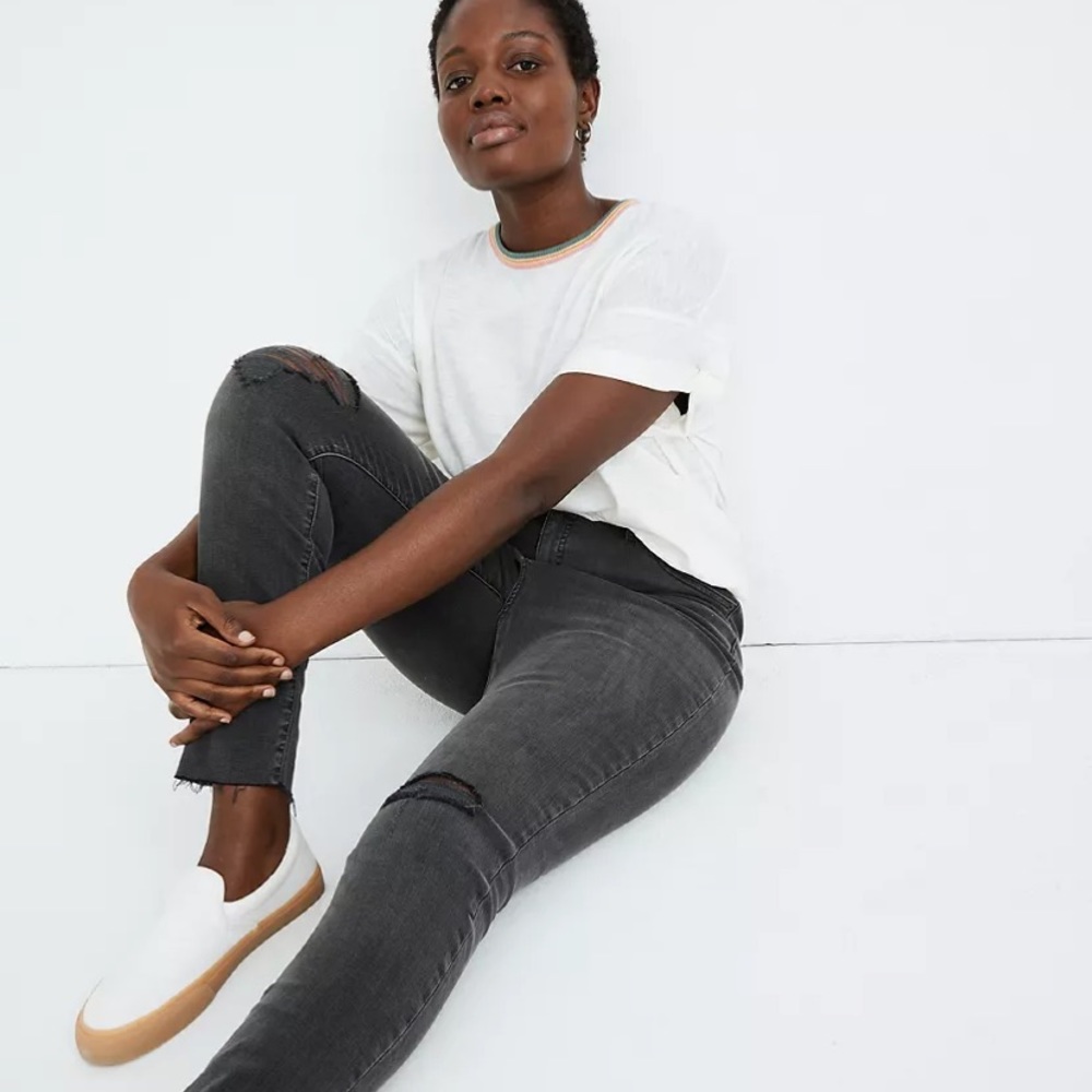 Curvy High Rise Skinny Jeans in Black Sea